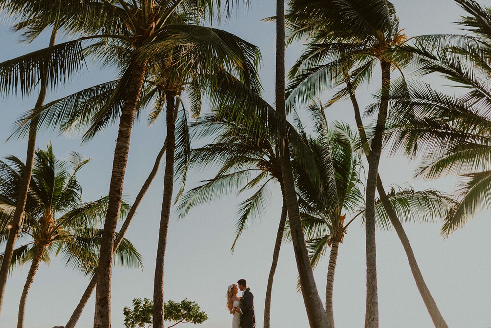 hawaiian-wedding-portraits-with-palm-trees