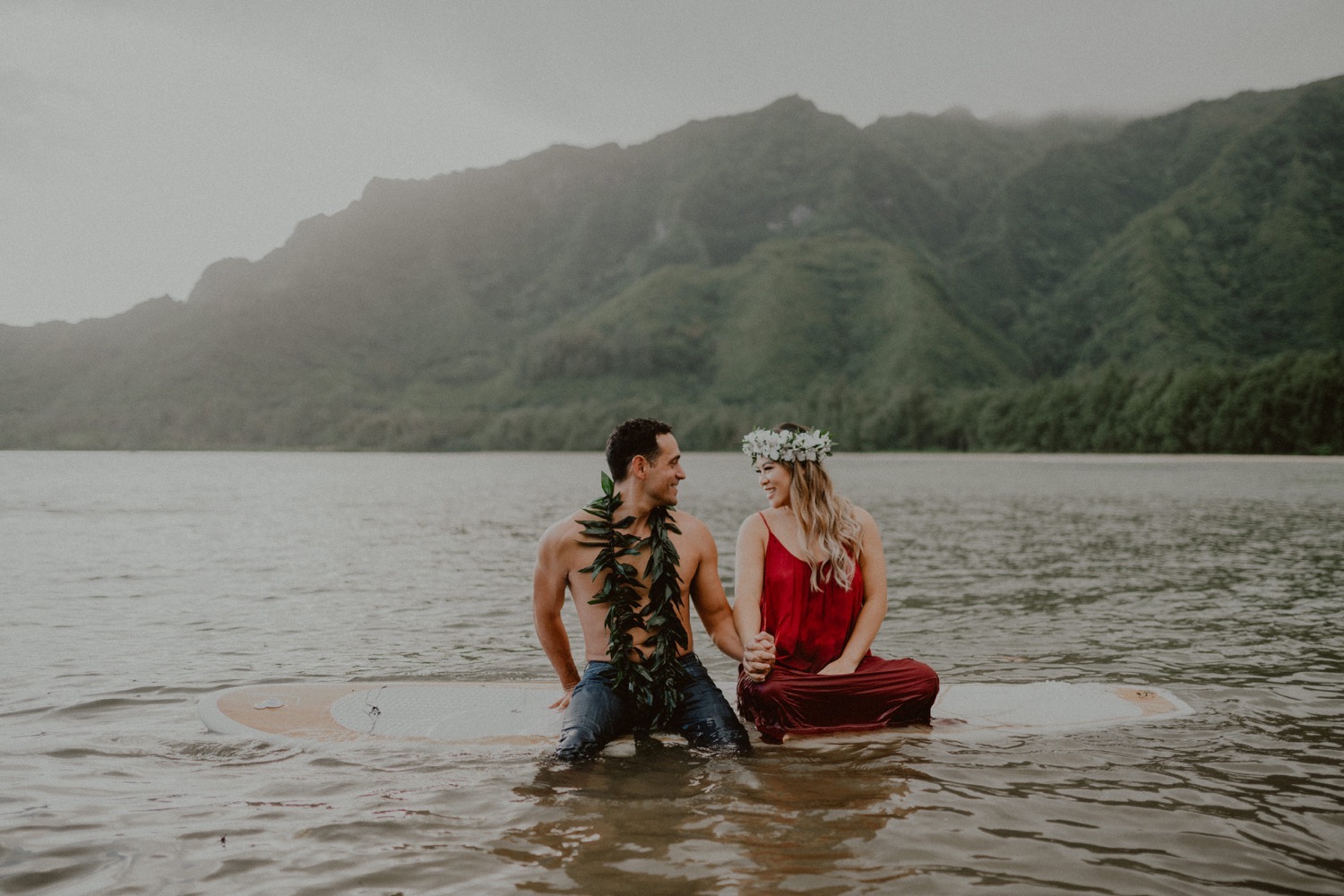 hawaii-engagement-photographer, oahu-engagement-photographer, kahana-bay