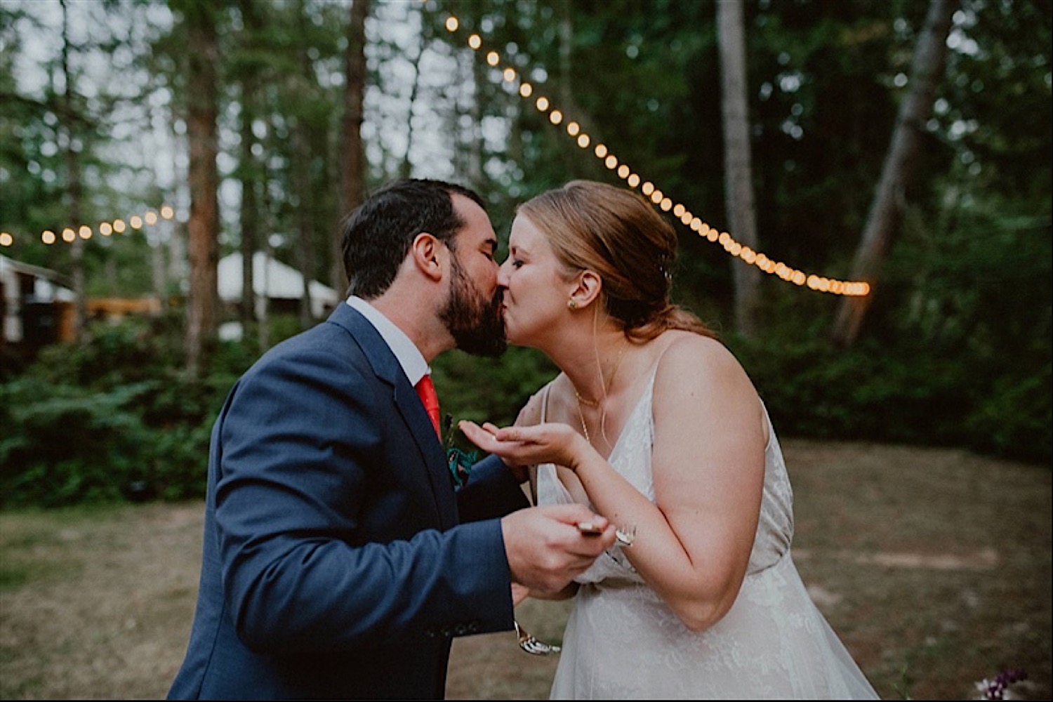 bride and groom kiss Lakedale Resort