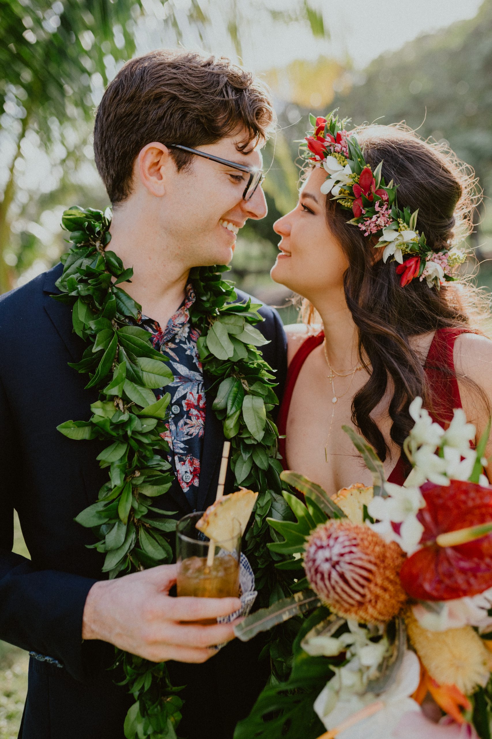 Hawaii Wedding Ideas, Hawaii Wedding Inspiration, Hawaii Wedding Day Photography, Hawaii Elopement Photographer, Hawaii Wedding Photography, Bride and Groom Wedding Day Inspiration