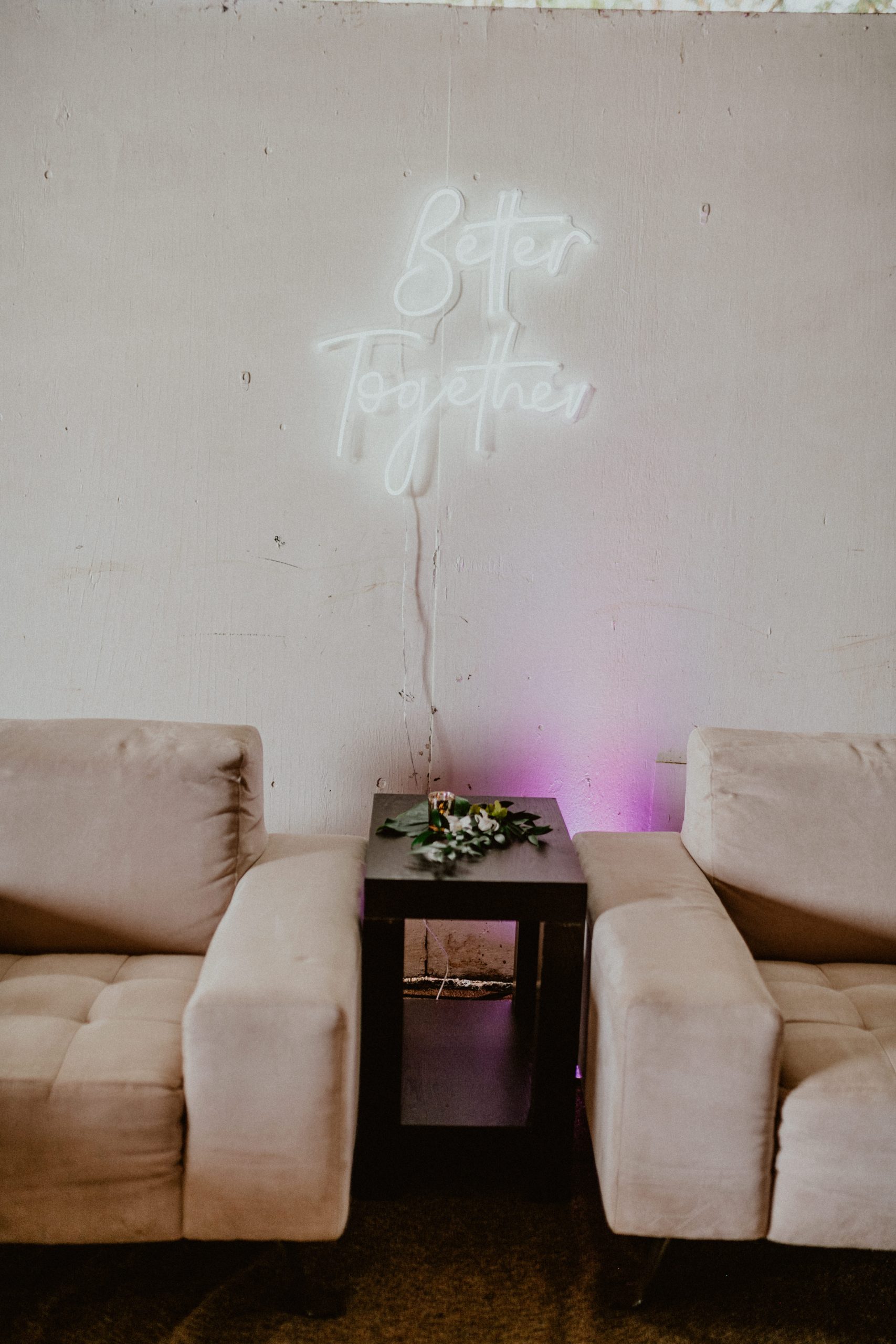 Moody Wedding Event inspiration of led light and flowers | Oahu Wedding Photographer, Oahu Elopement Photographer, Destination Wedding Photographer, Destination Elopement Photographer, Newlywed moments ideas, Newlywed Photography inspiration, Hawaii Elopement ideas | chelseaabril.com