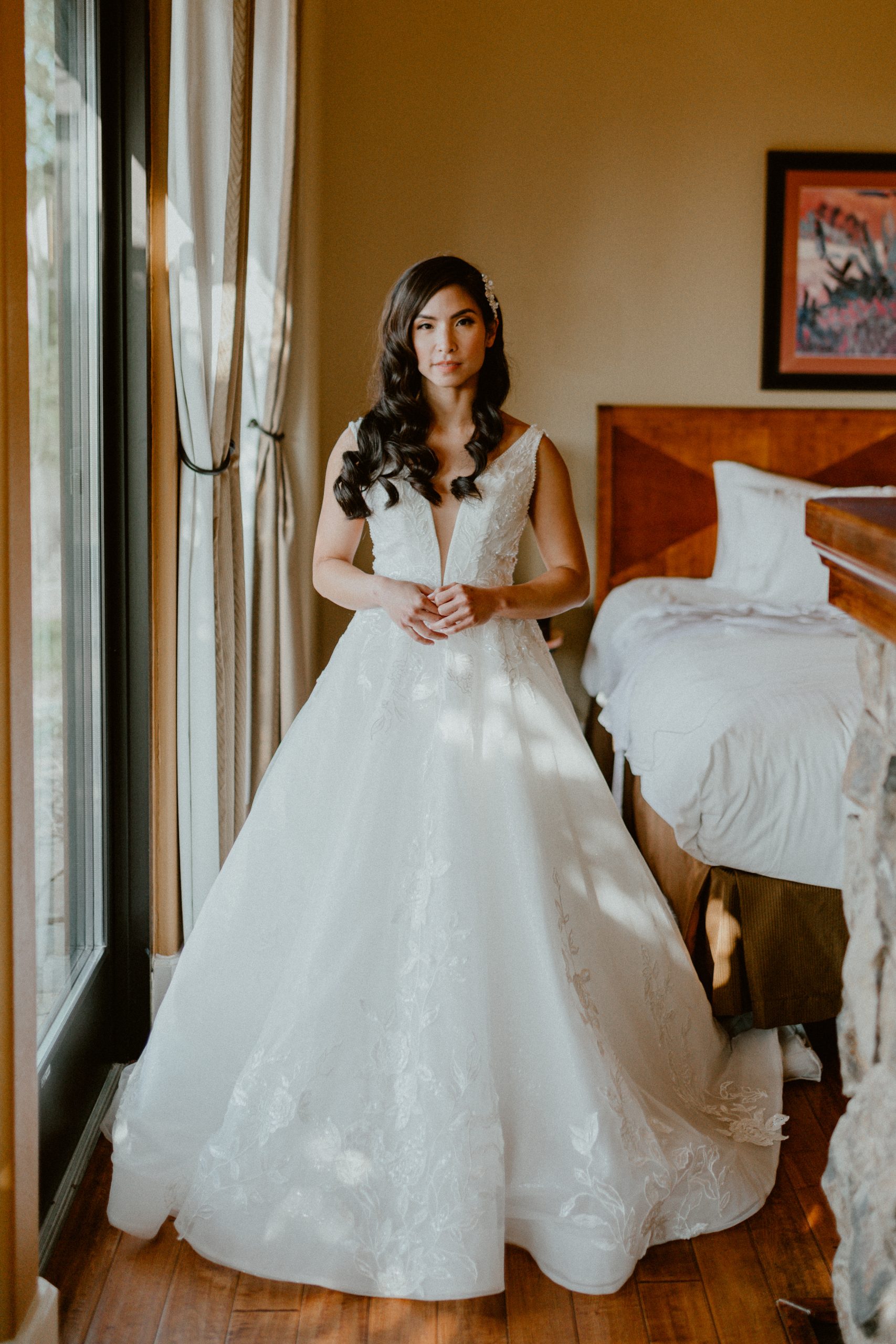 Full bridal look pre-ceremony photography for Fall Washington Elopement and wedding inspiration | Washington Elopement, Destination Elopement Photographer, Cave B Inn Elopement Inspiration, Washington Elopement ideas, PNW Fall Wedding Inspiration, Fall Outdoor Wedding Ideas,Fall Wedding Inspiration, PNW Outdoor Wedding Ideas | chelseaabril.com