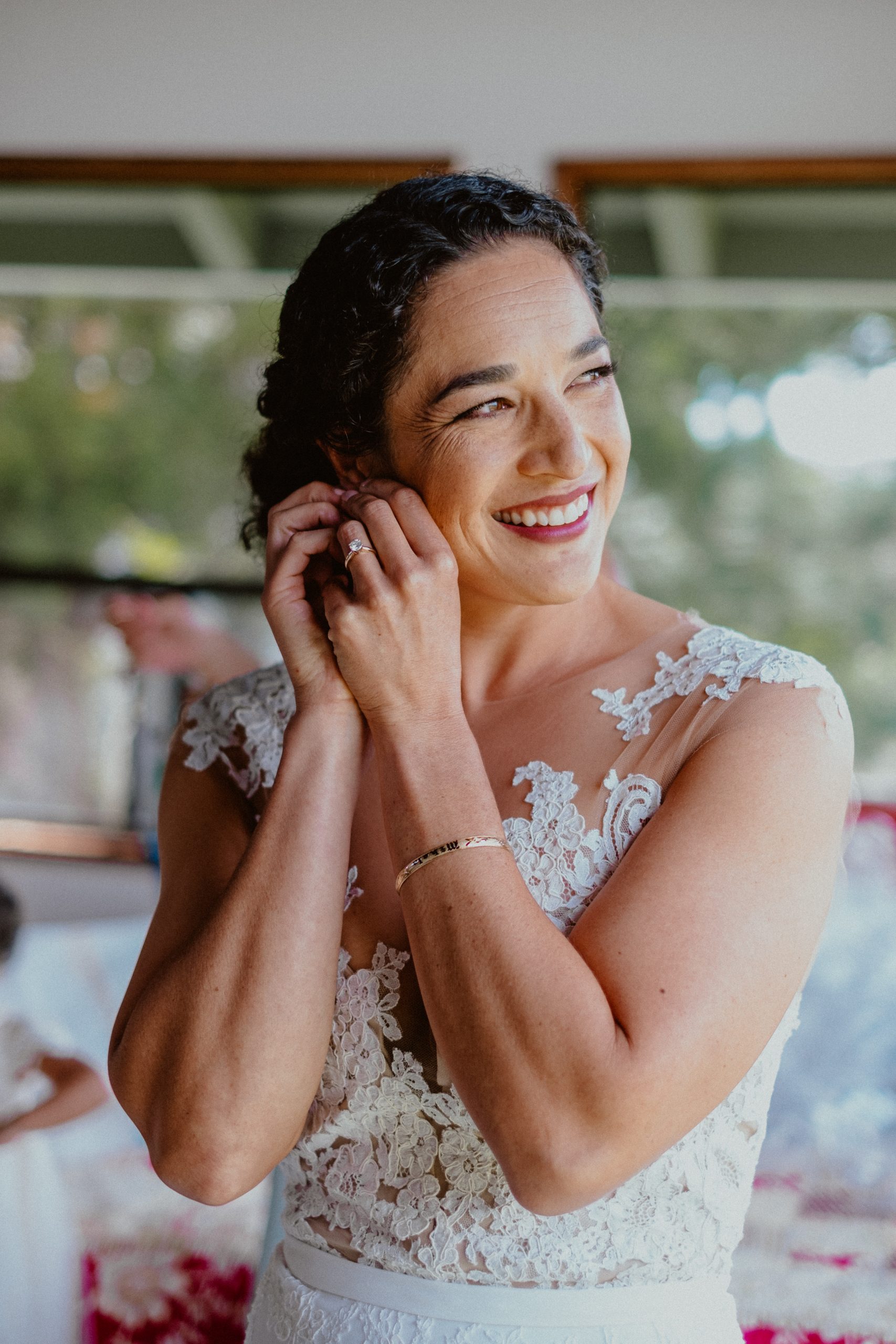 Bride getting ready before Fall Hawaii wedding, Hawaii wedding and elopement photography inspiration