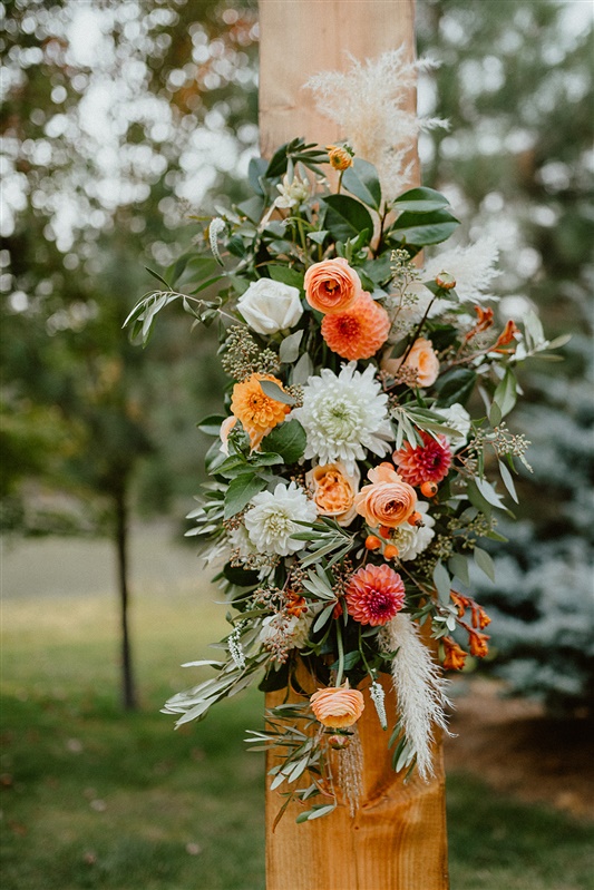 Fall flower details for a Fall PNW Smith Rock and Sun River tiny wedding in the PNW Outdoors | Sun River Elopement, Destination Elopement Photographer, Smith Rock Elopement Inspiration, Oregon Elopement ideas, PNW Fall Wedding Inspiration, Fall Outdoor Wedding Ideas,Fall Wedding Inspiration, PNW Outdoor Wedding Ideas | chelseaabril.com